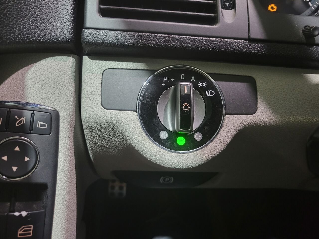 2009 Mercedes-Benz Classe-C Black  - photo #19