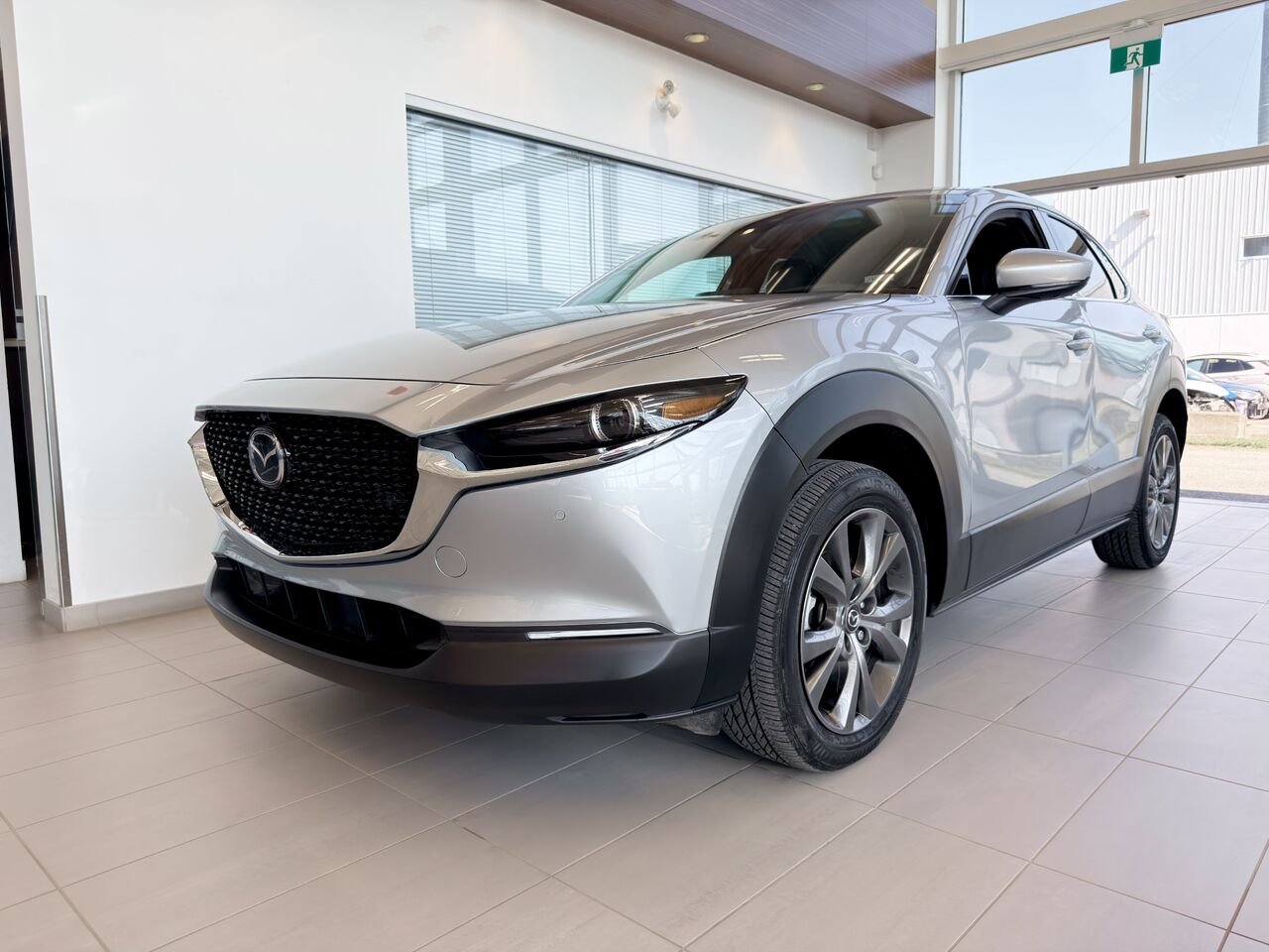 2023 Mazda CX-30 Silver Notre-Dame-des-Prairies - photo #6