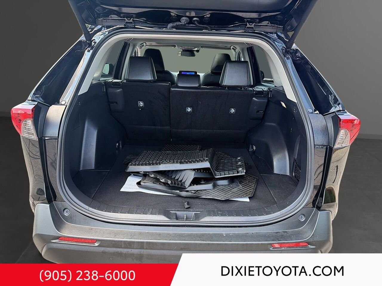 2024 Toyota RAV4 Hybrid XLE PREMIUM AWD / CLEAN CARFAX / HEATED SEATS / MOONROOF / ALLOY WHEELS / CARPLAY AND ANDROID AUTO Midnight Black Metallic Mississauga - photo #20