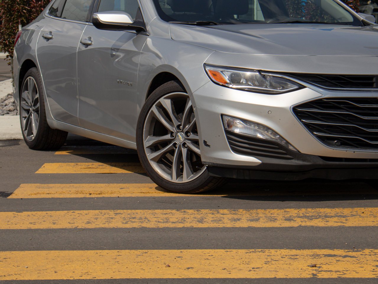 2020 Chevrolet Malibu 4dr Sdn Premier White Sherwood Park - photo #5