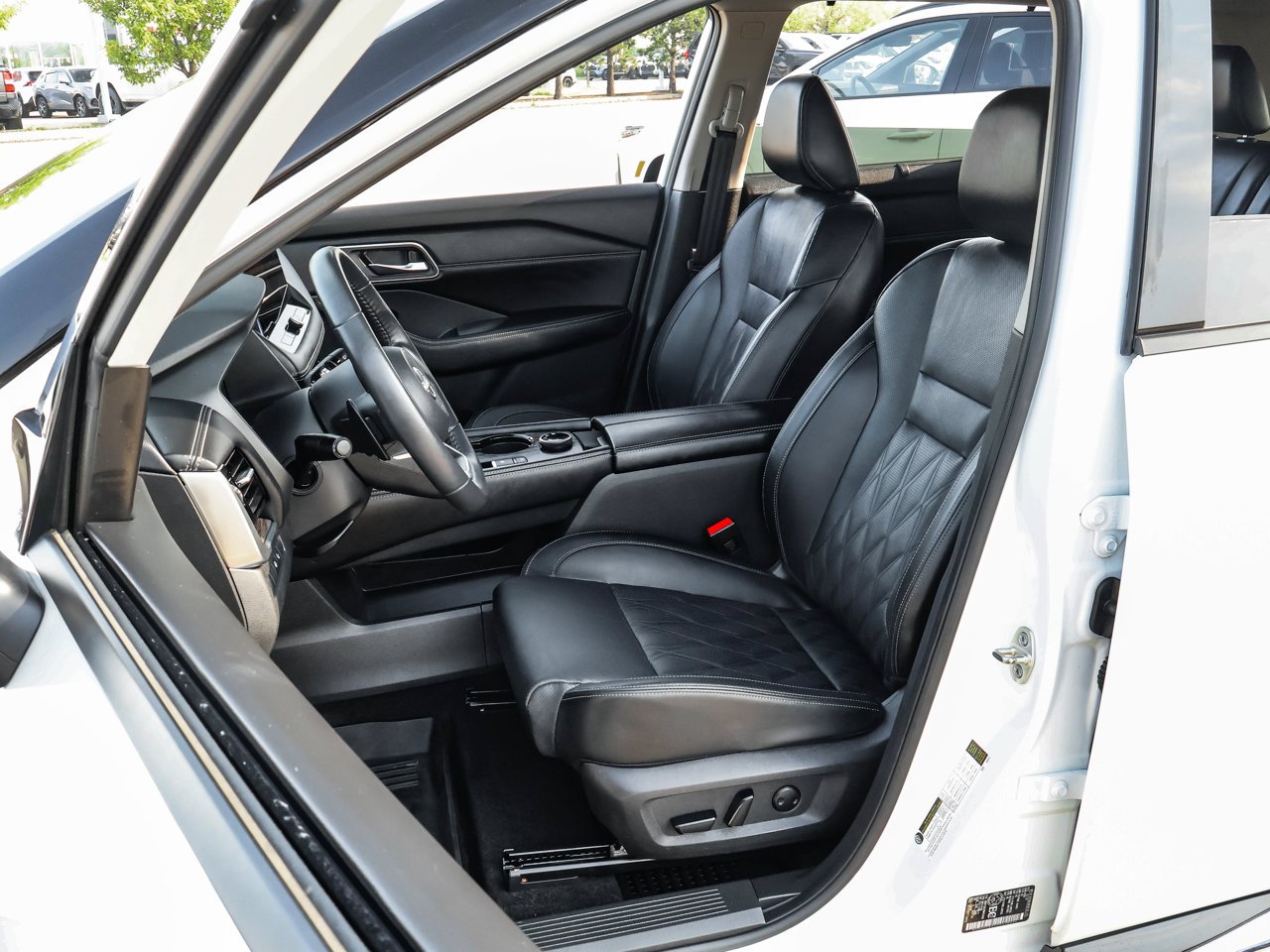2024 Nissan Rogue AWD Platinum White Sherwood Park - photo #13