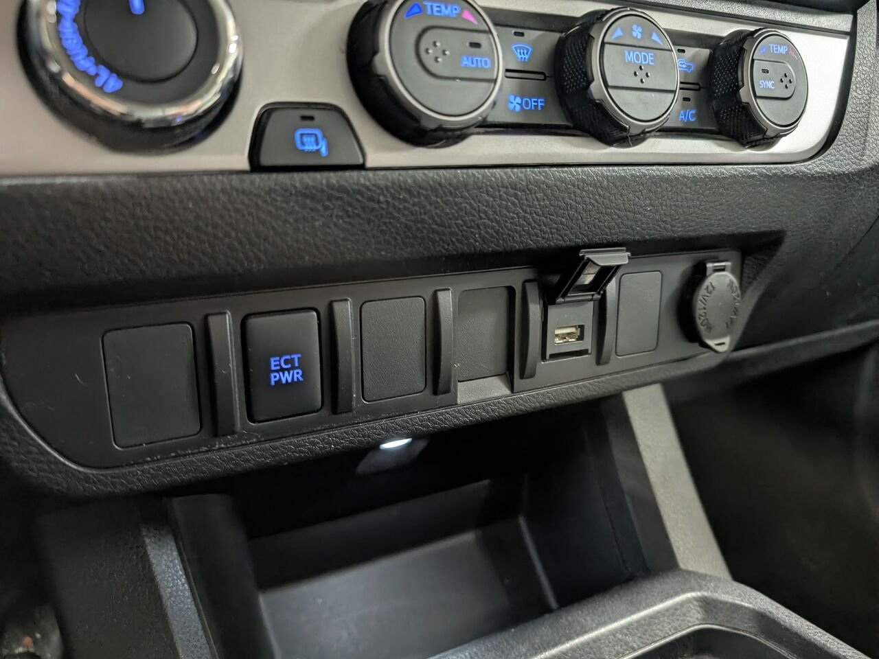2023 Toyota Tacoma 3TYDZ5BN1PT031590 White Sherbrooke - photo #19