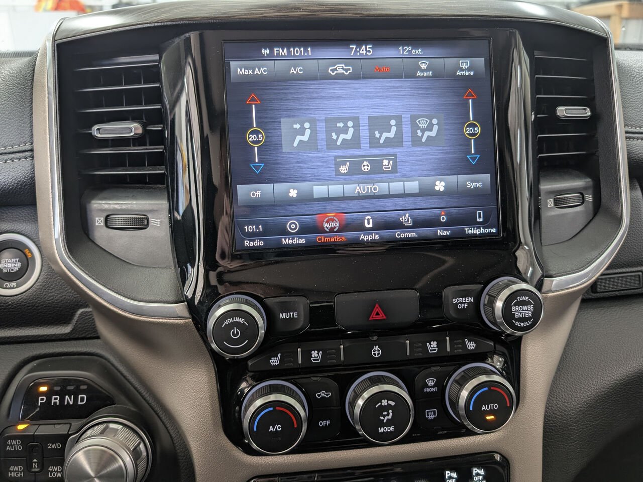 2019 Ram 1500 1C6SRFDT8KN573070 Silver Sherbrooke - photo #12