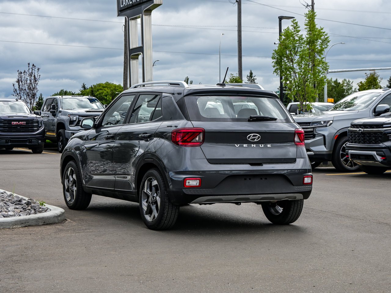 2025 Hyundai Venue Ultimate IVT w/Black Interior Grey Sherwood Park - photo #10