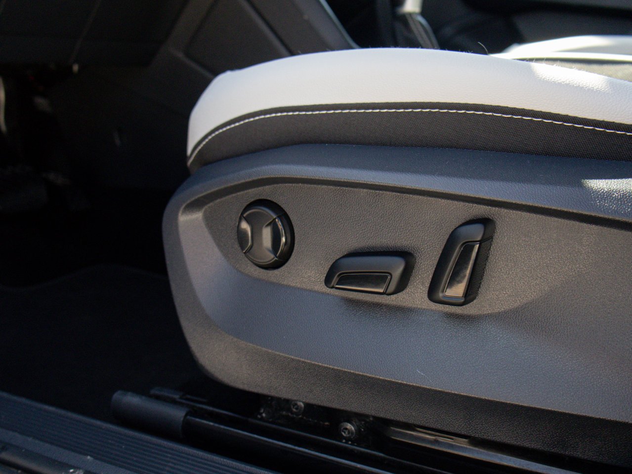 2026 Volkswagen Taos Comfortline 4MOTION Blue Sherwood Park - photo #17