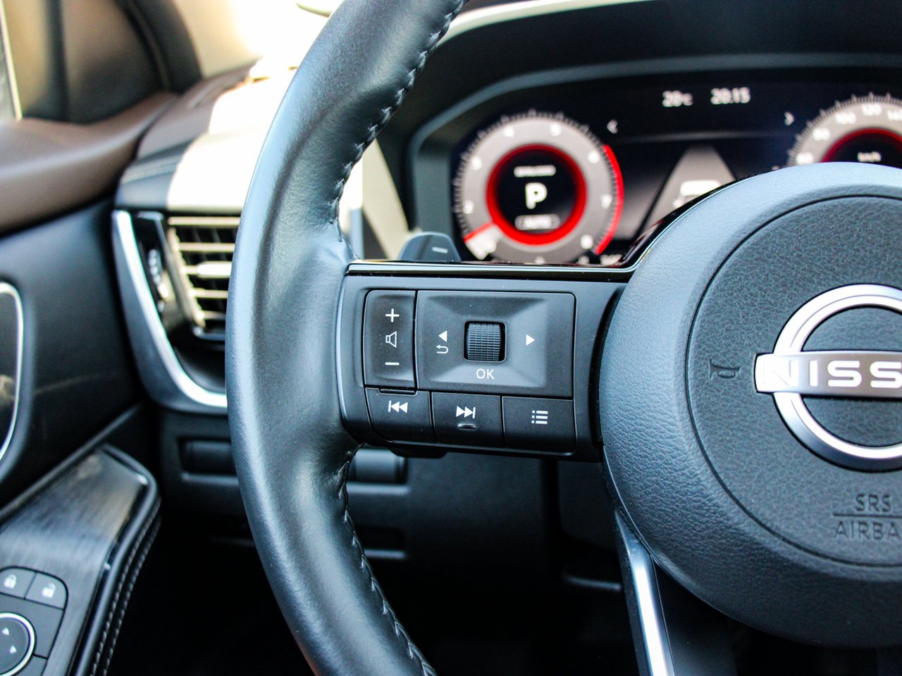 2023 Nissan Rogue AWD Platinum White Sherwood Park - photo #19