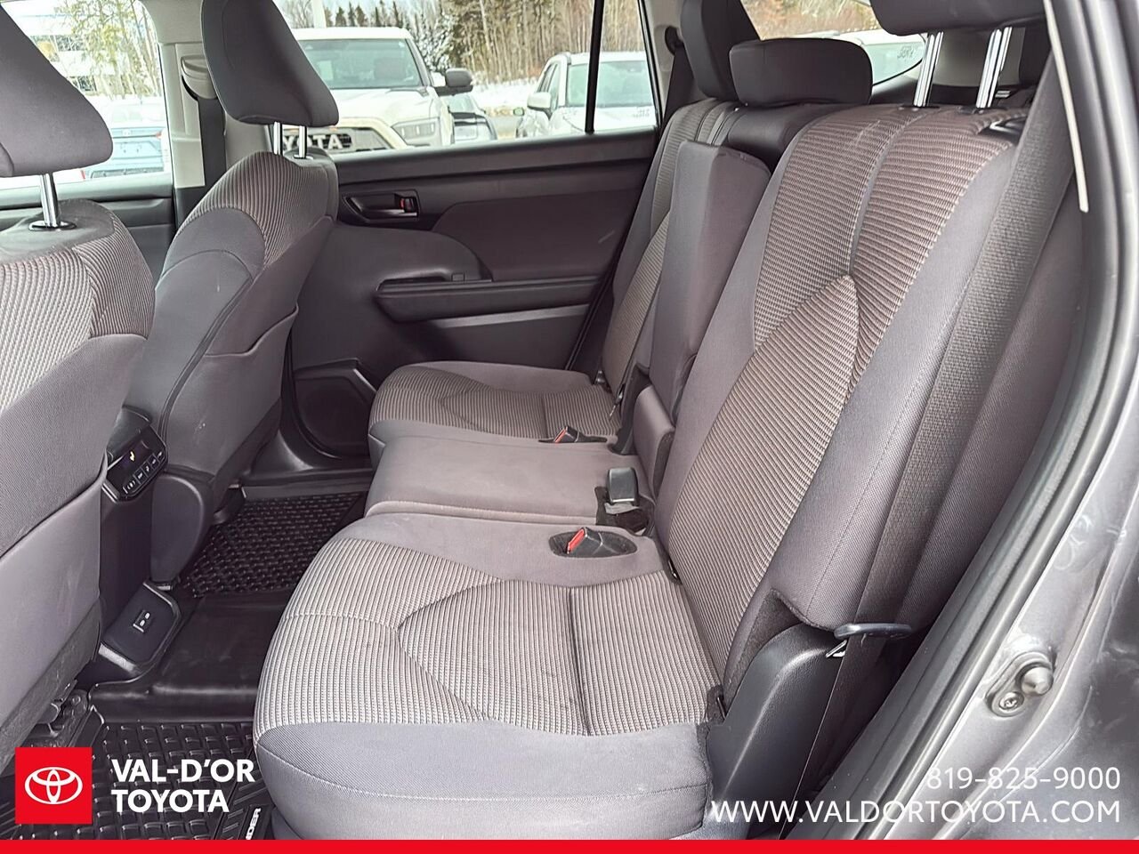 Toyota Highlander AWD LE AWD 2024 Gris magnétique métallisé Val-d'Or - photo #8