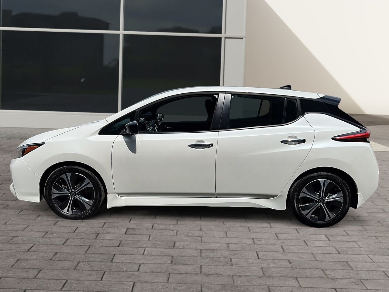 Nissan LEAF SV 40 KWH 2021 Blanc Québec - photo #4