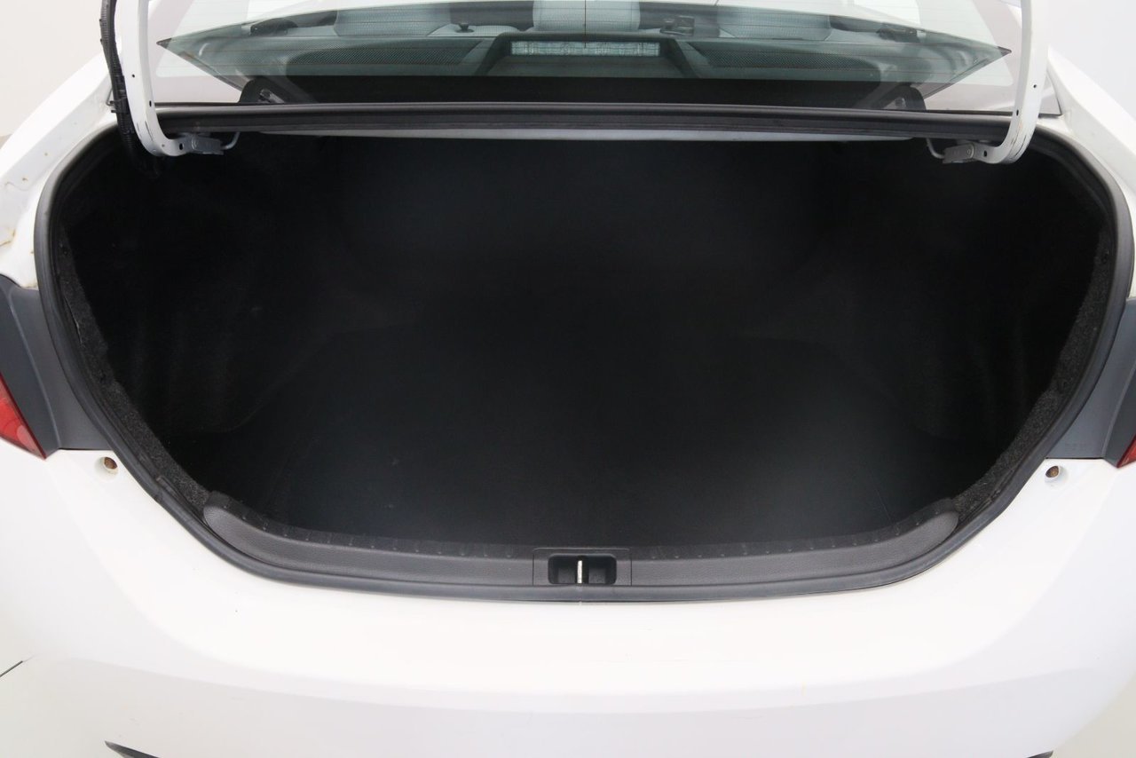 Toyota Corolla NIV 2T1BURHE5JC086477 2018 Blanc Baie-Comeau - photo #16