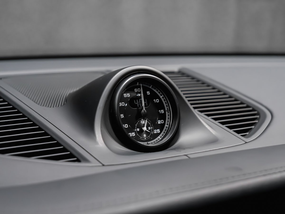 2025 Porsche Macan T Black Montreal - photo #18