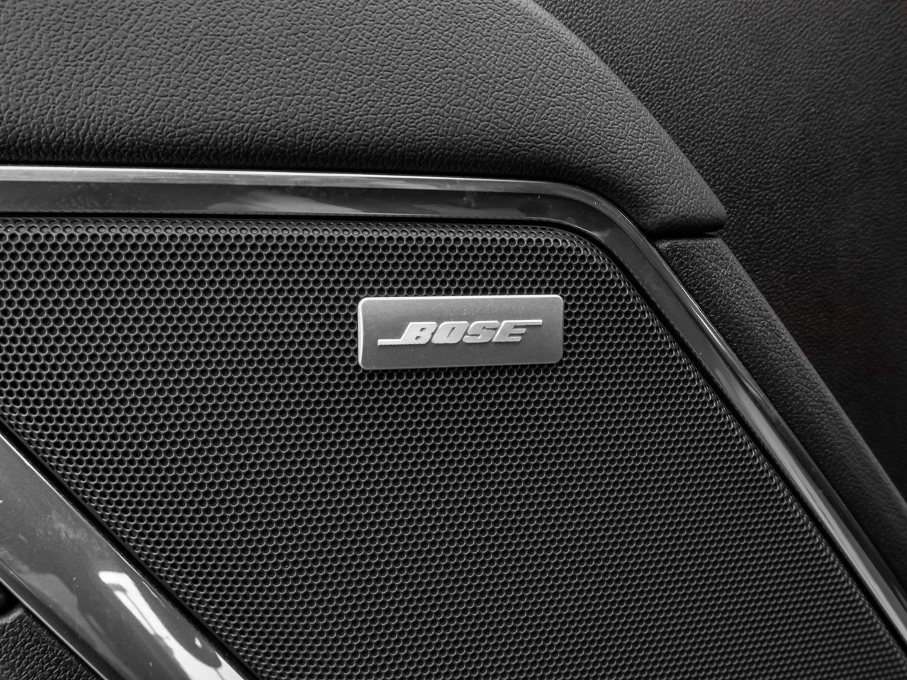 2022 Chevrolet Silverado 1500 4WD Crew Cab 147 LT Trail Boss White Sherwood Park - photo #18