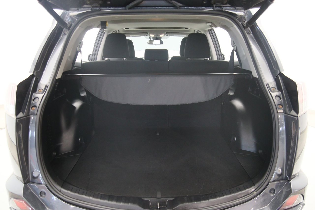 2018 Toyota RAV4 VIN 2T3RFREV9JW852844 Grey Baie-Comeau - photo #17