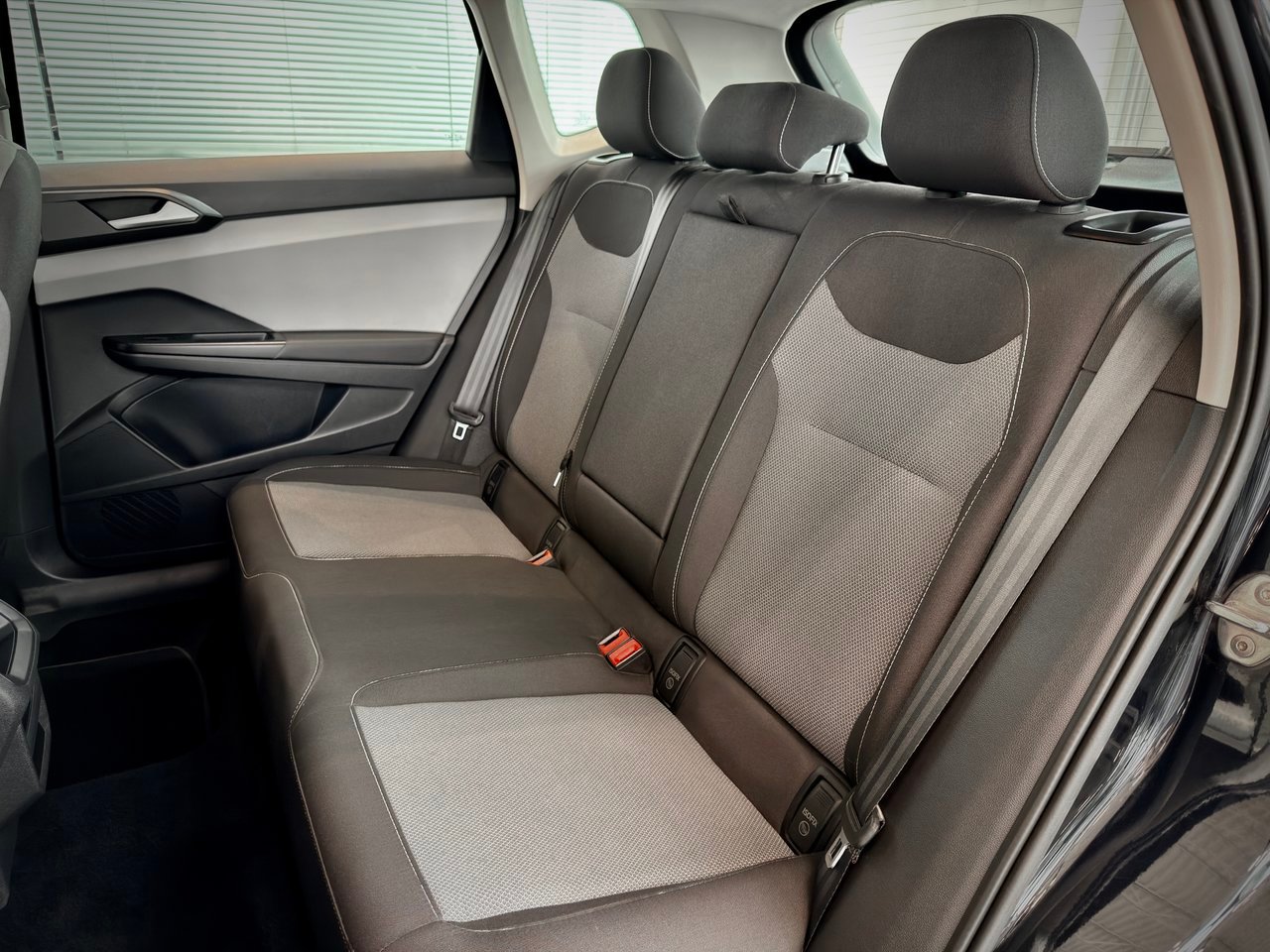 2022 Volkswagen Taos Black Notre-Dame-des-Prairies - photo #15