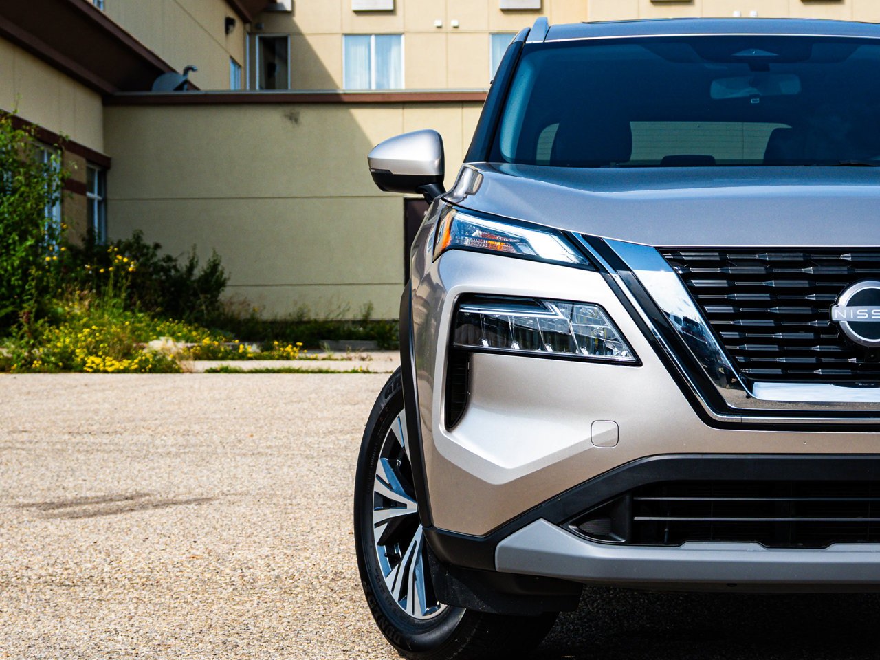 2023 Nissan Rogue AWD SV Moonroof Beige Sherwood Park - photo #5