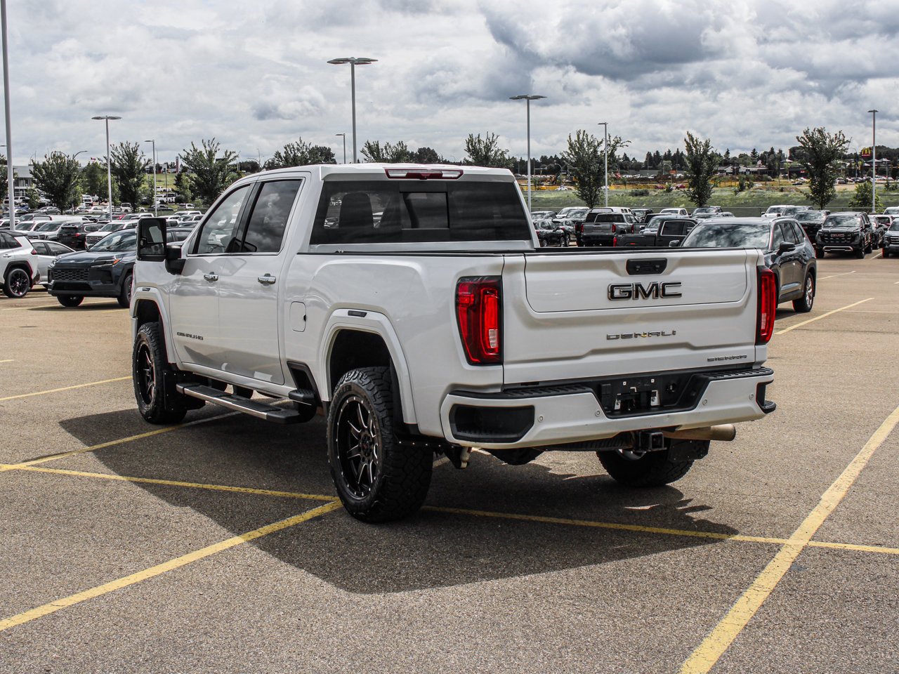 2023 GMC Sierra 2500HD 4WD Crew Cab 159 Denali White Sherwood Park - photo #5