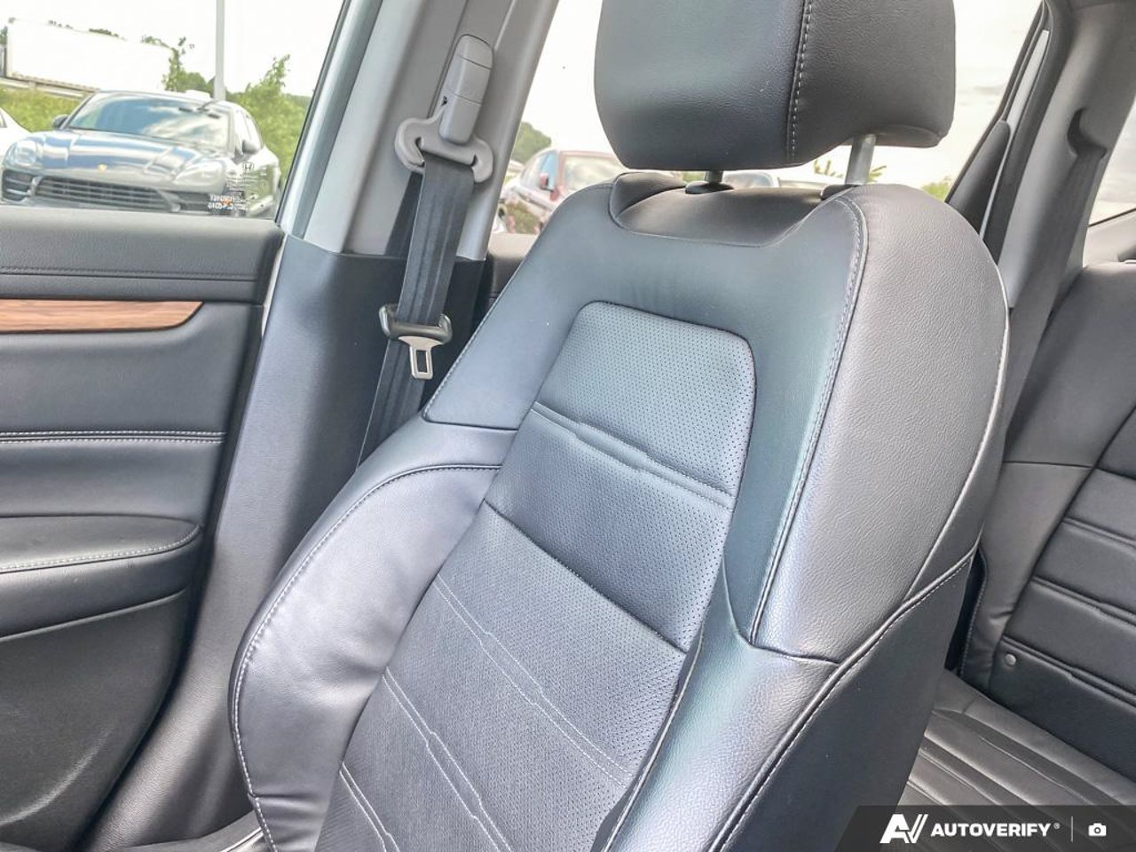 2019 Honda CR-V 2HKRW2H94KH130664 White Mirabel - photo #22