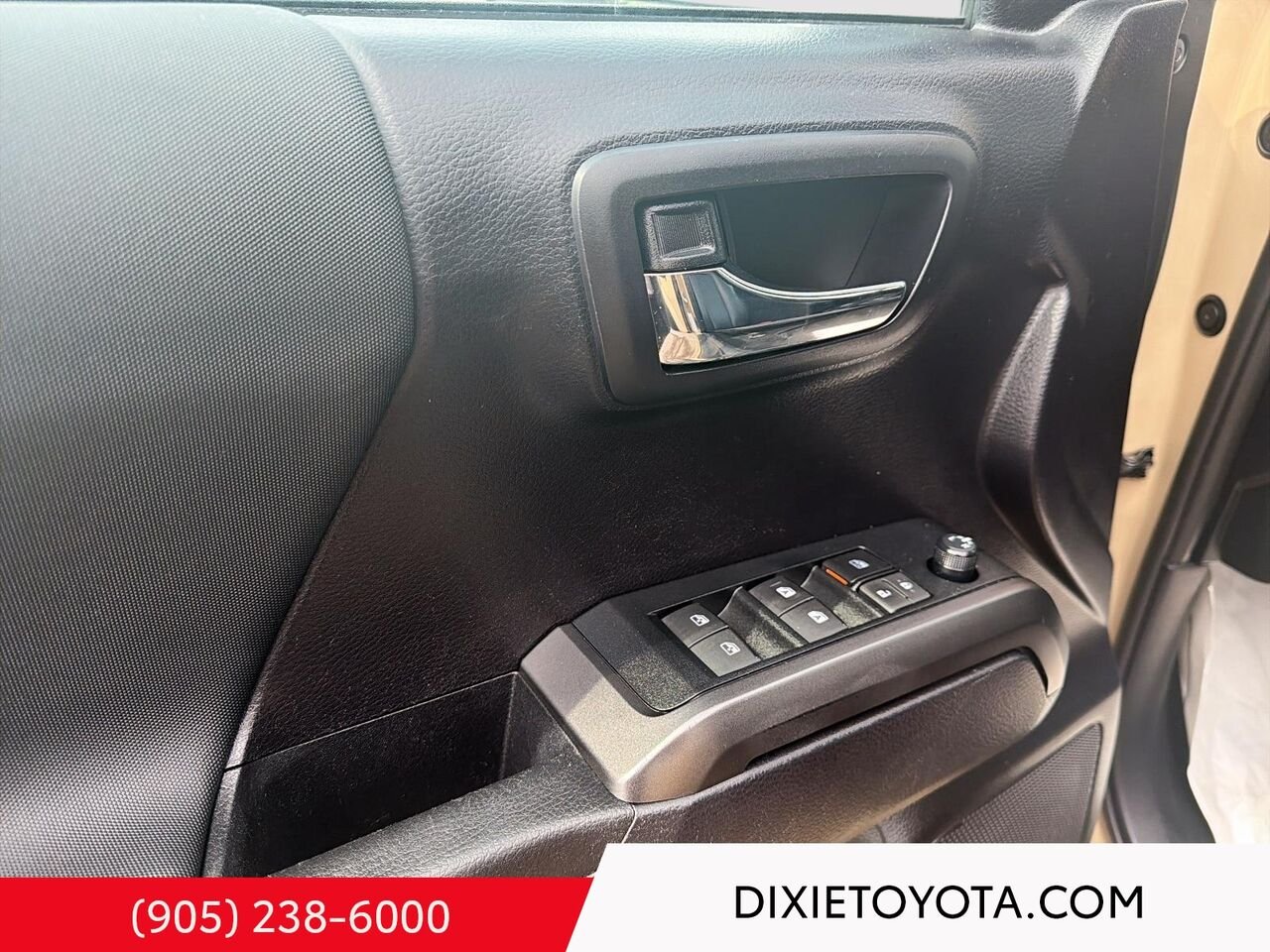 2020 Toyota Tacoma TRD OFFROAD PREMIUM 4WD / V6 / SHORT BED / REAR DIFF LOCK / HEATED SEATS / LEATHER SURFACE / MOONROOF / ALLOY WHEELS Quicksand Mississauga - photo #7
