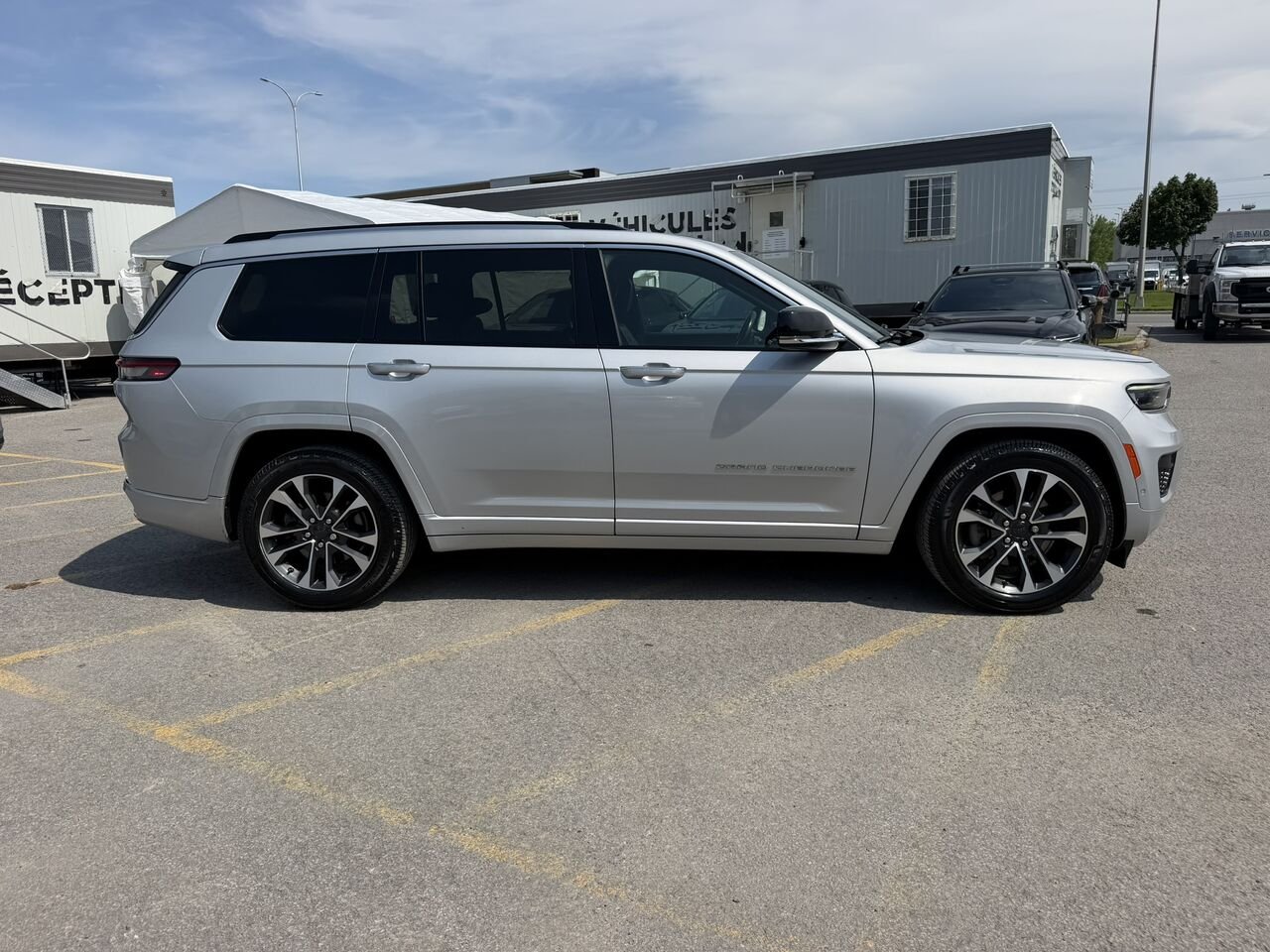 Jeep Grand Cherokee L Overland 4x4 HEMI 5.7L 2022 Argent Laval - photo #9