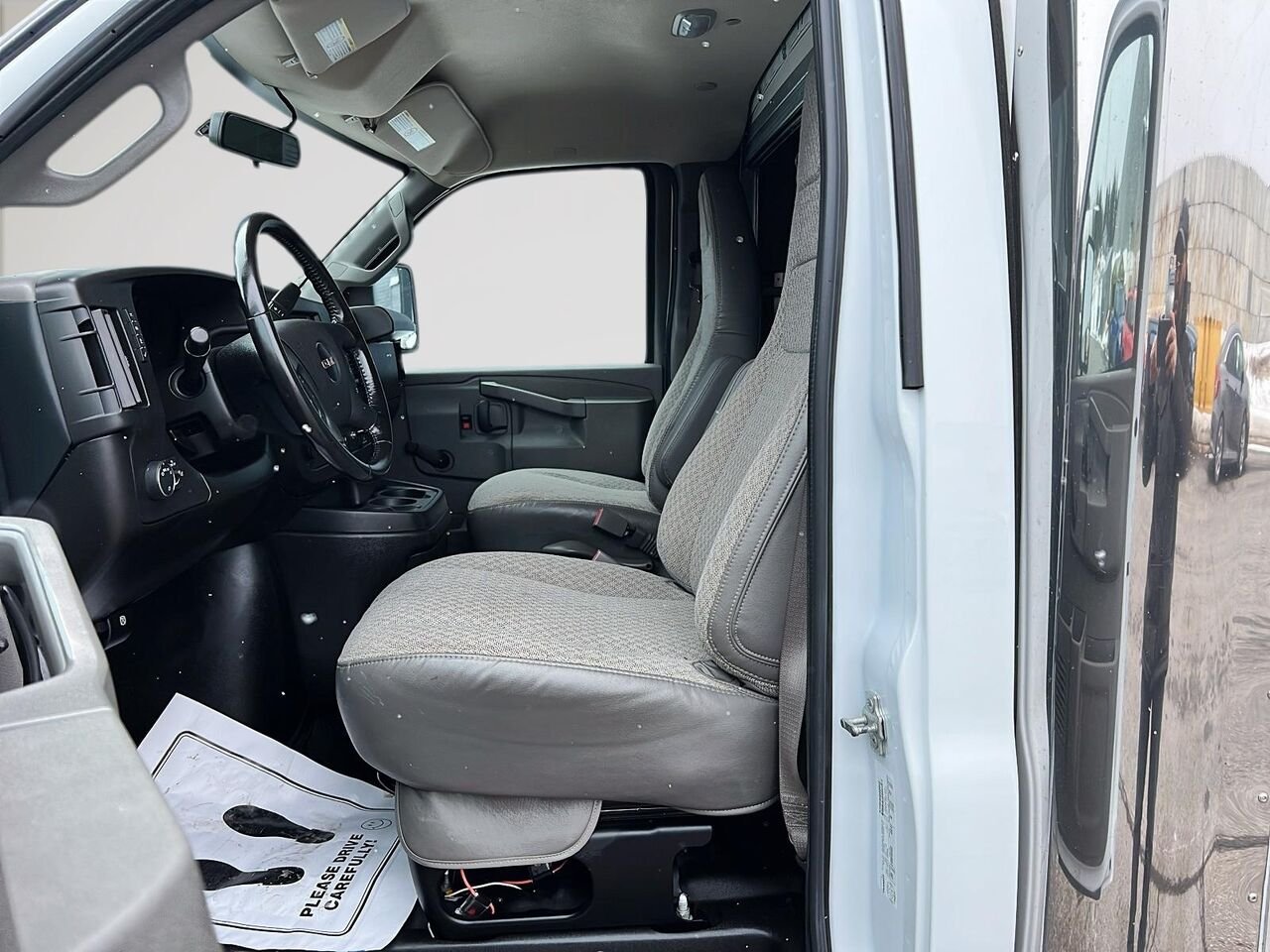 2023 GMC Fourgonnette commerciale tronquée Savana White Québec - photo #8