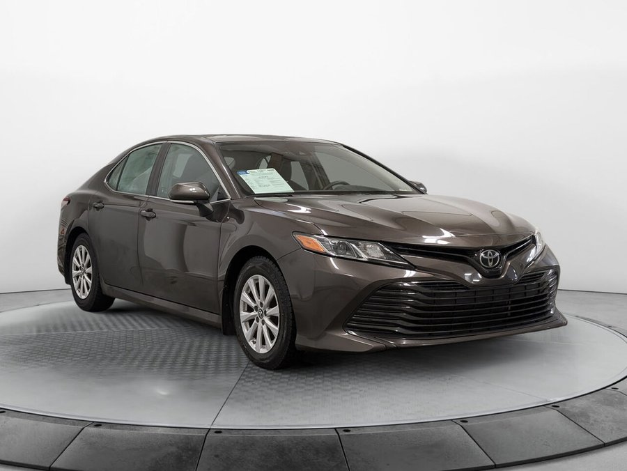Toyota CAMRY LE Bas Kilométrage Sièges Chauffants 2019 .