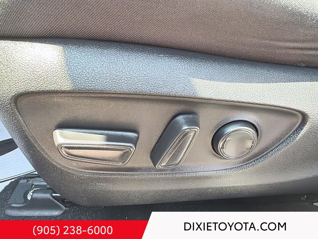 2024 Toyota RAV4 Hybrid XLE AWD / CLEAN CARFAX / HEATED SEATS / MOONROOF / ALLOY WHEELS / CARPLAY AND ANDROID AUTO Mississauga - photo #9