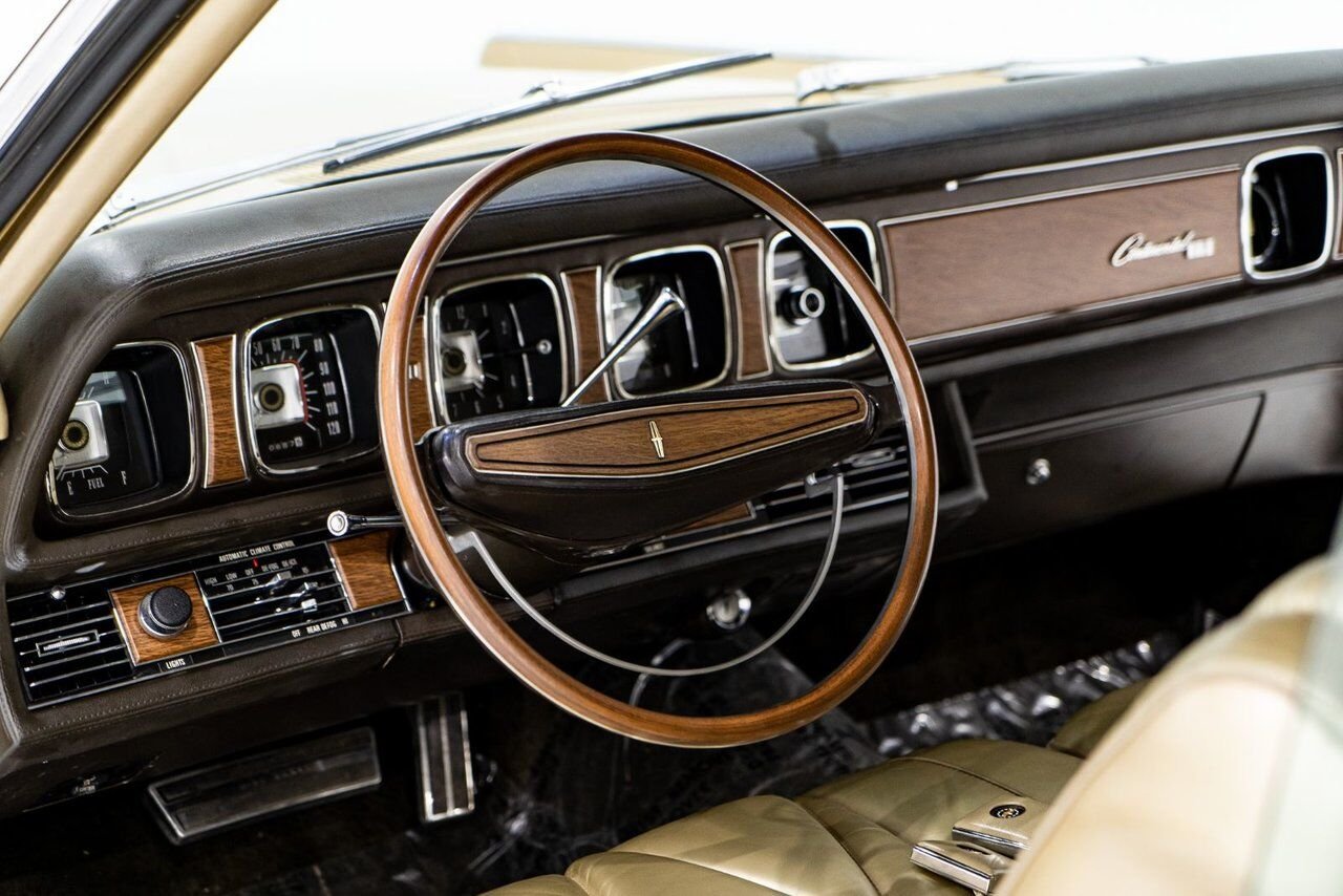 1969 Lincoln Continental Only 687 miles from new. Unrestored example **PRICE IN USD** Gold Montreal - photo #9