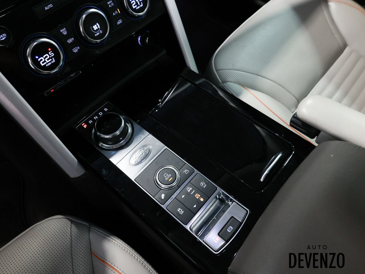 2019 Land Rover Discovery Silver Saint-Eustache - photo #16
