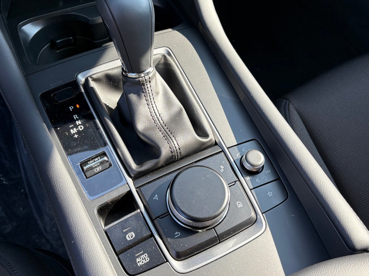 2025 MAZDA Mazda3 GS Snowflake White Pearl Châteauguay - photo #10
