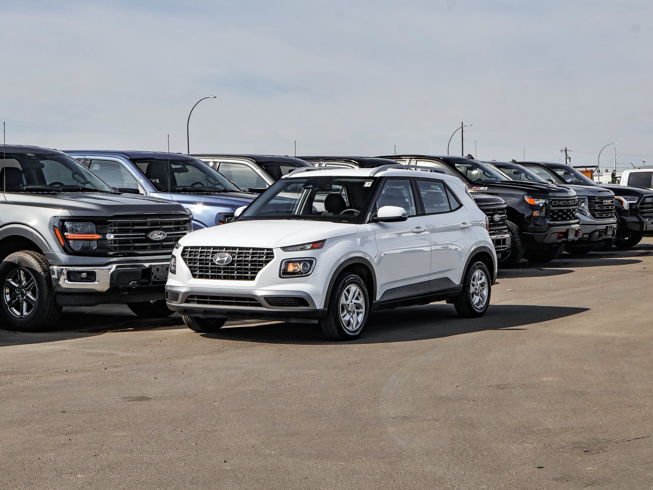 2025 Hyundai Venue Preferred IVT White Sherwood Park - photo #3