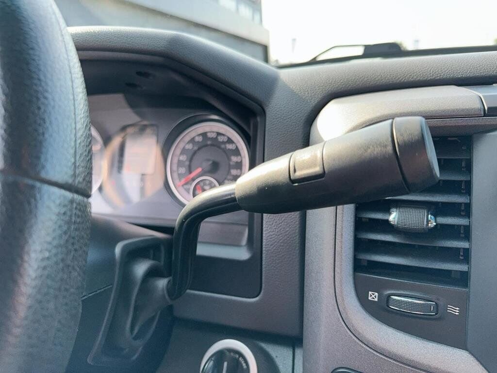 2017 Ram 1500 VIN 3C6RR7KT0HG649048 Grey Baie-Comeau - photo #14