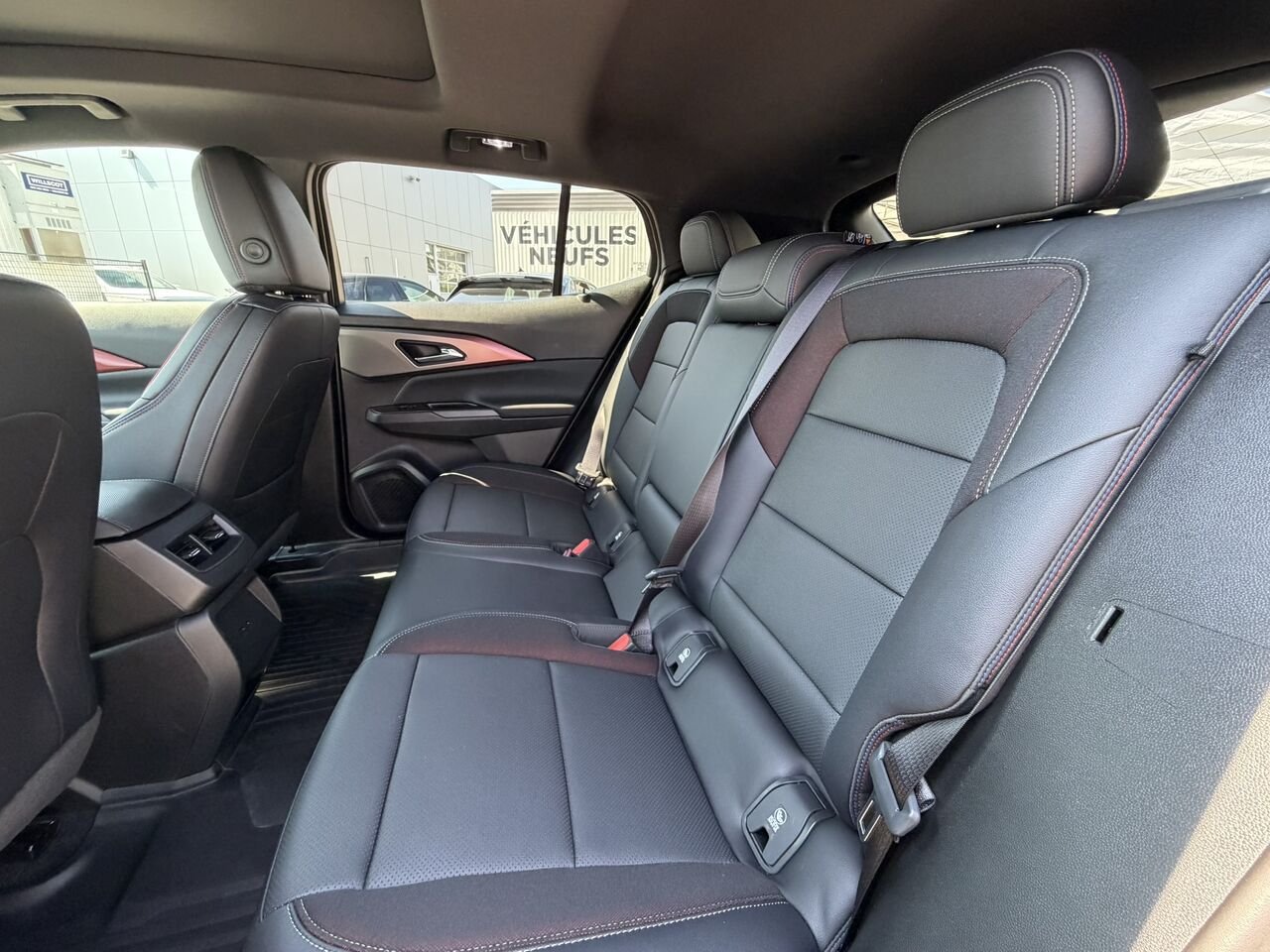 2026 Chevrolet Equinox EV RS AWD TOIT PANORAMIQUE Black Laval - photo #15