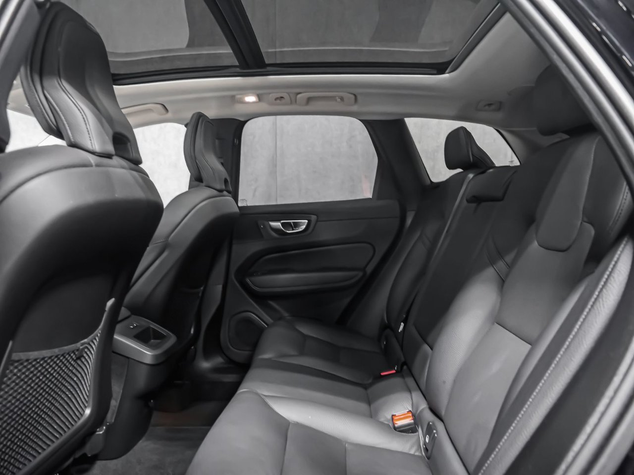 Volvo XC60 B5 PLUS DARK CLIMATE 2025 Noir Montréal - photo #12