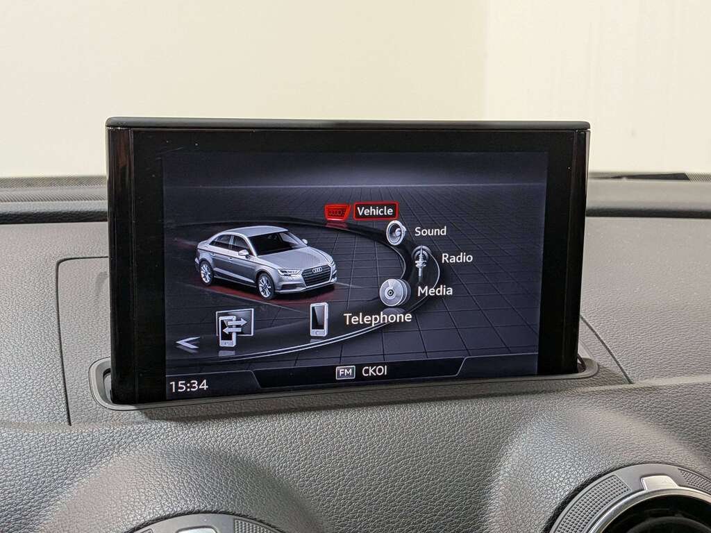 Audi A3 Sedan 2.0 TFSI quattro Komfort 2018 Blanc Val-David - photo #19