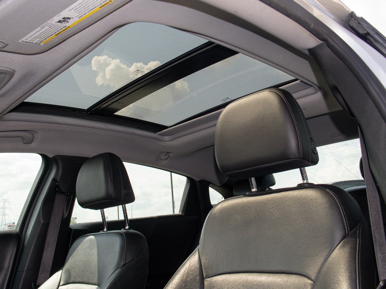 2020 Chevrolet Malibu 4dr Sdn Premier White Sherwood Park - photo #17