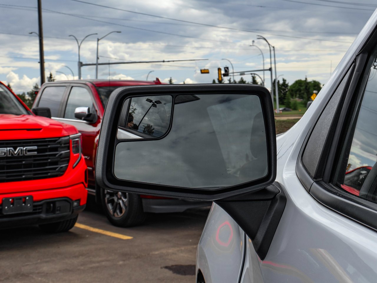 2019 Chevrolet Silverado 1500 4WD Crew Cab 147 RST White Sherwood Park - photo #12