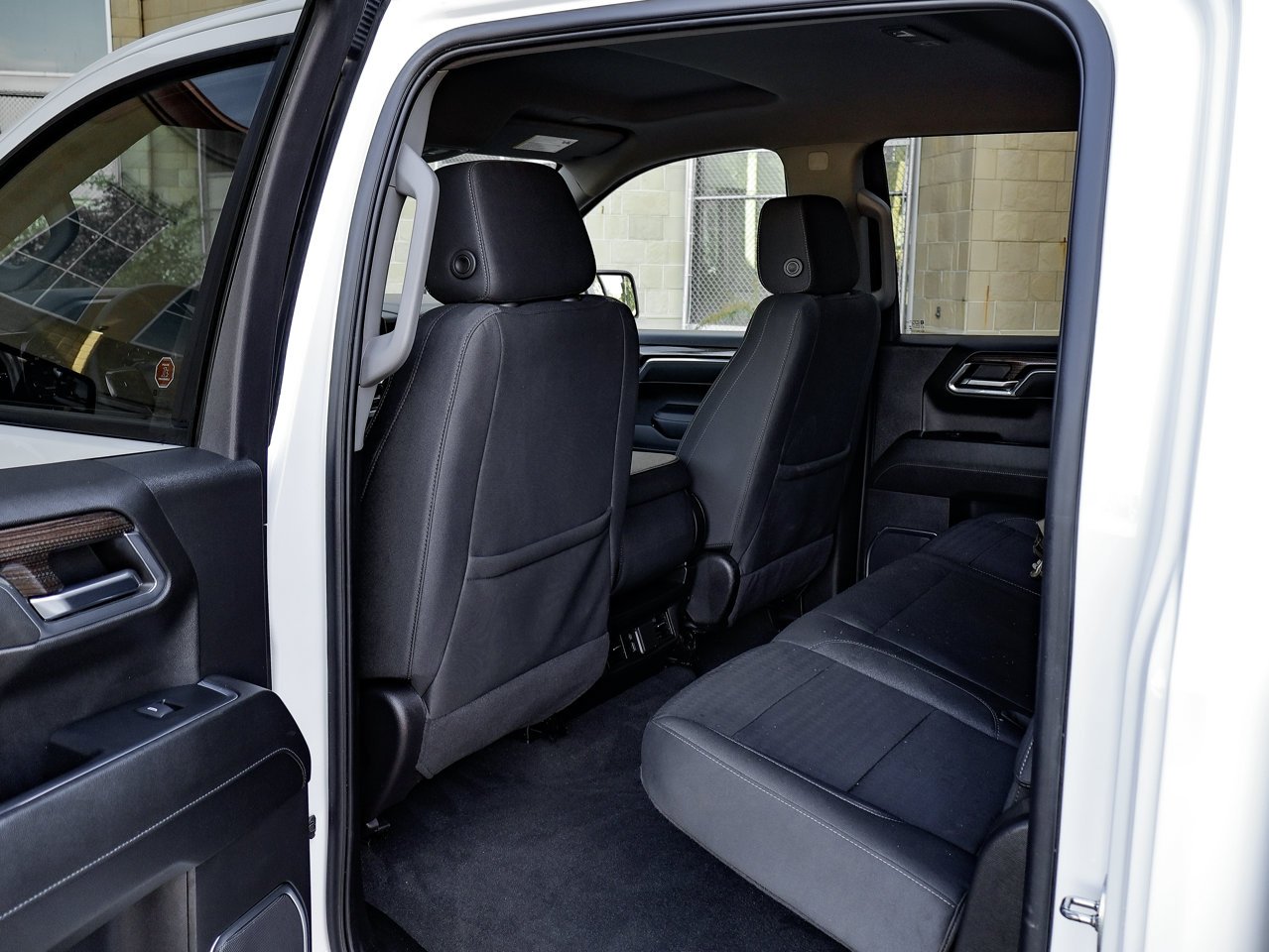 2024 Chevrolet Silverado 1500 4WD Crew Cab 147 RST White Sherwood Park - photo #25