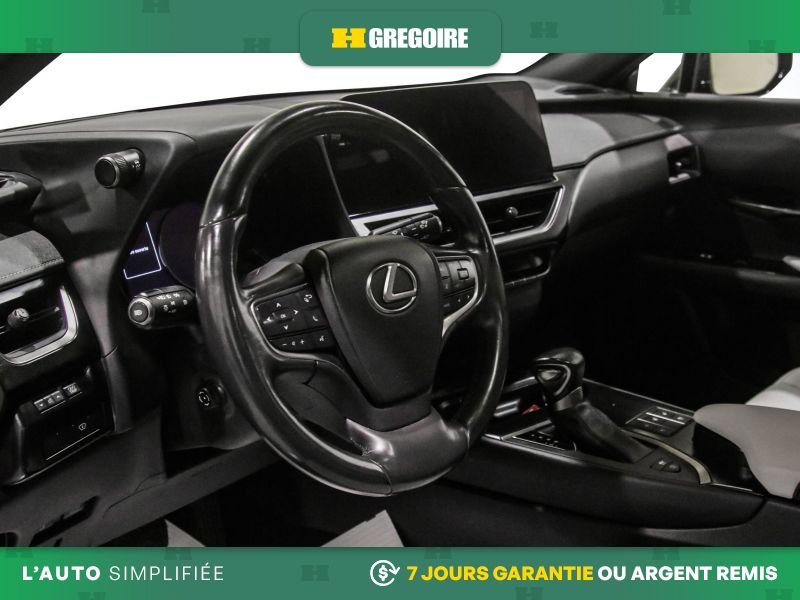 2023 Lexus UX Black Blainville - photo #13