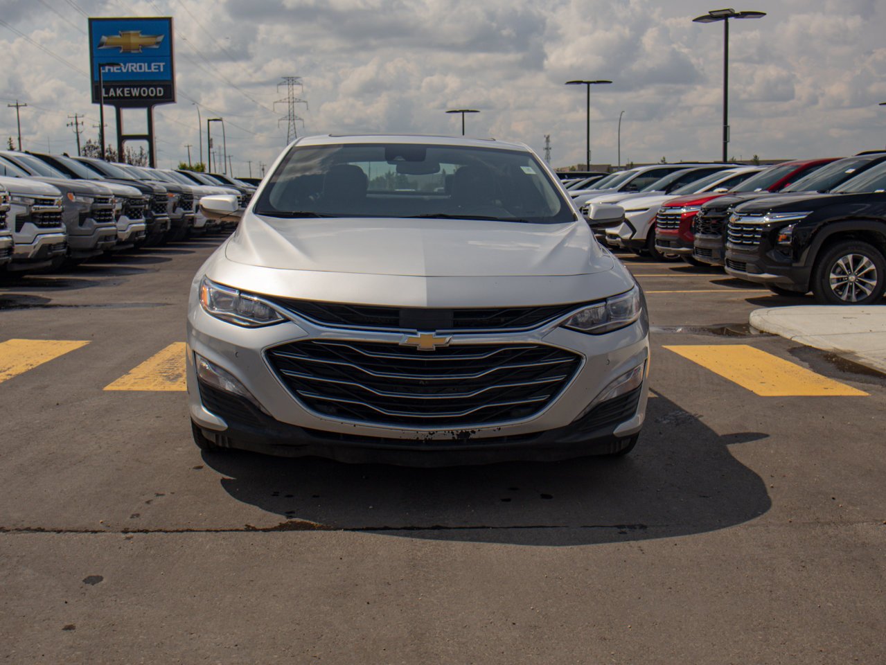 2020 Chevrolet Malibu 4dr Sdn Premier White Sherwood Park - photo #2