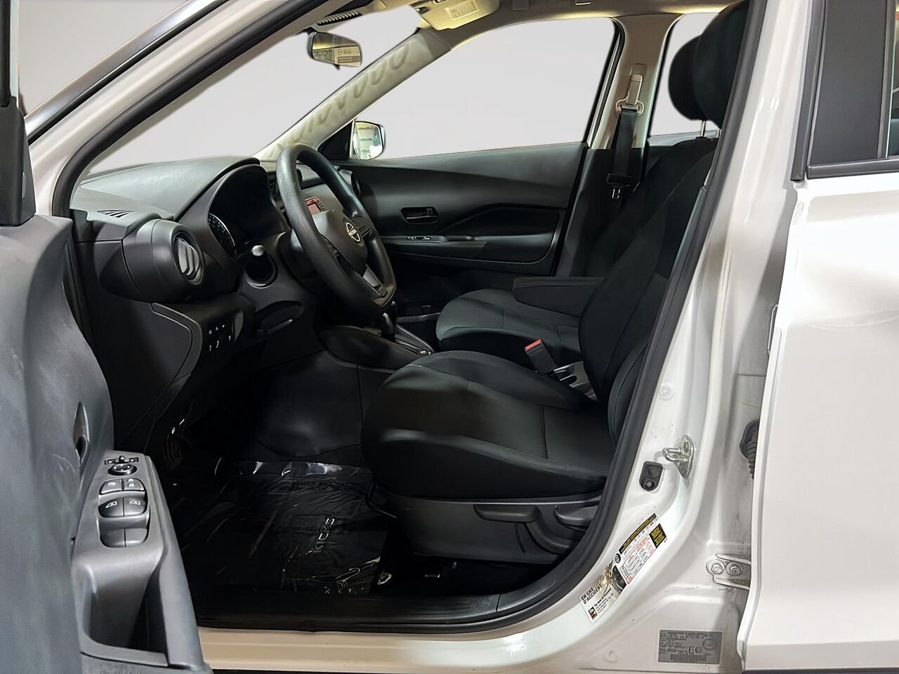 2024 Nissan Kicks S White Québec - photo #8