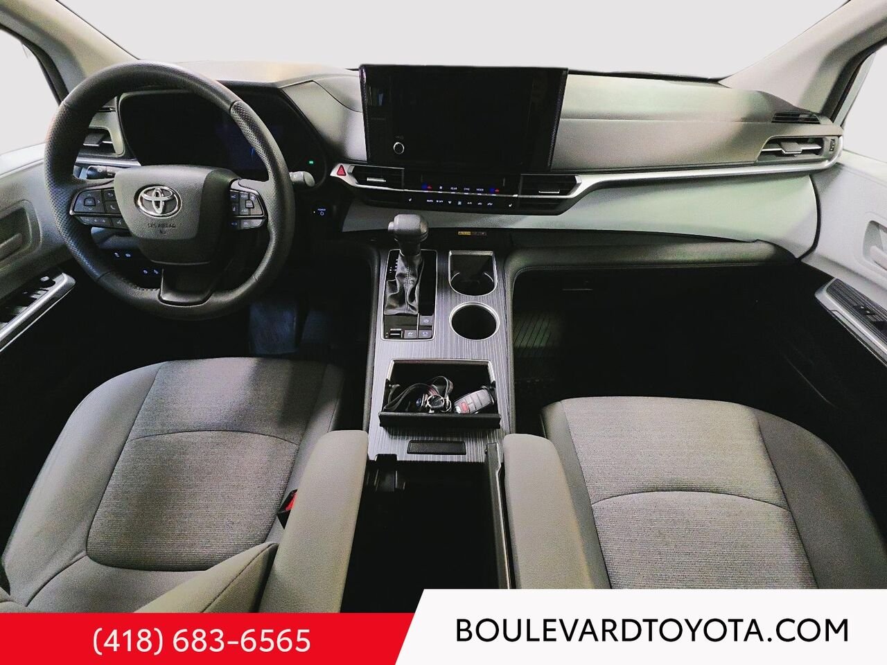 Toyota Sienna 99659A-110 | LE, AWD, 8 PLACES 2025 Argent Québec - photo #18