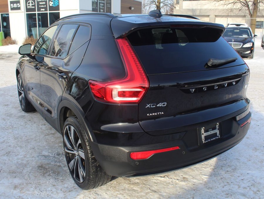 2021 Volvo XC40 2021 Black