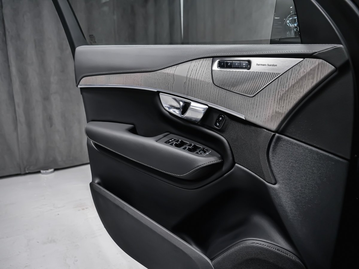 Volvo XC90 Plug-In Hybrid T8 ULTRA BRIGHT LOUNGE 2025 Gris Montréal - photo #10