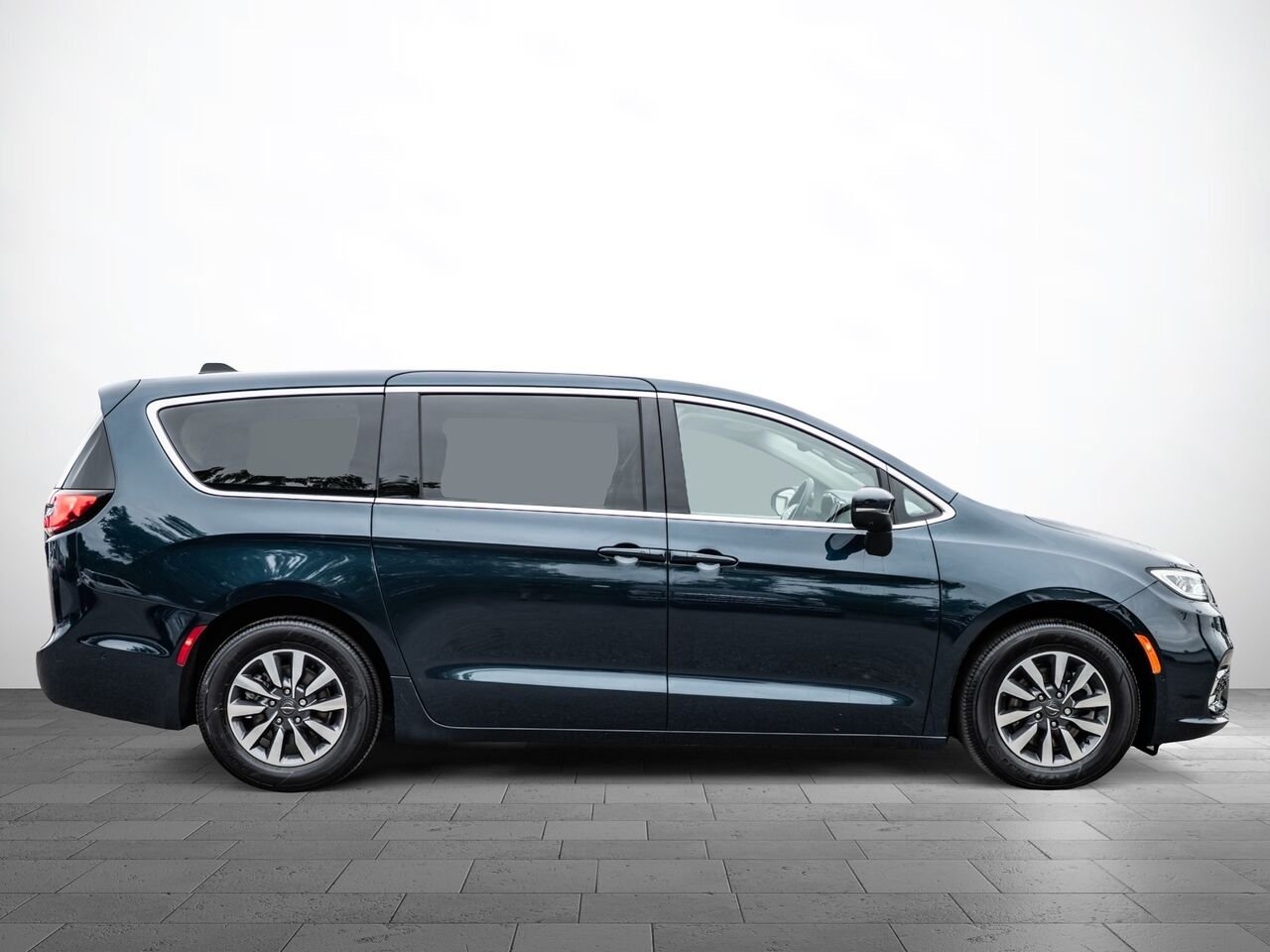 Chrysler Pacifica Hybrid 2023 Bleu Sainte-Julienne - photo #3