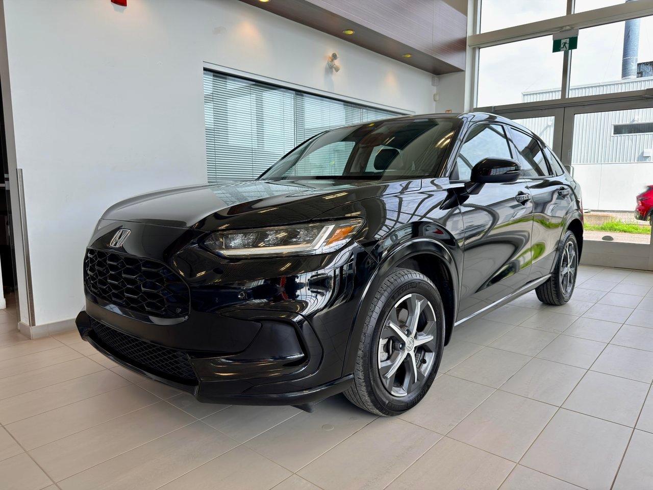 2023 Honda HR-V Black Notre-Dame-des-Prairies - photo #3