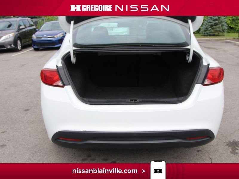 2015 Chrysler 200 White Laval - photo #24