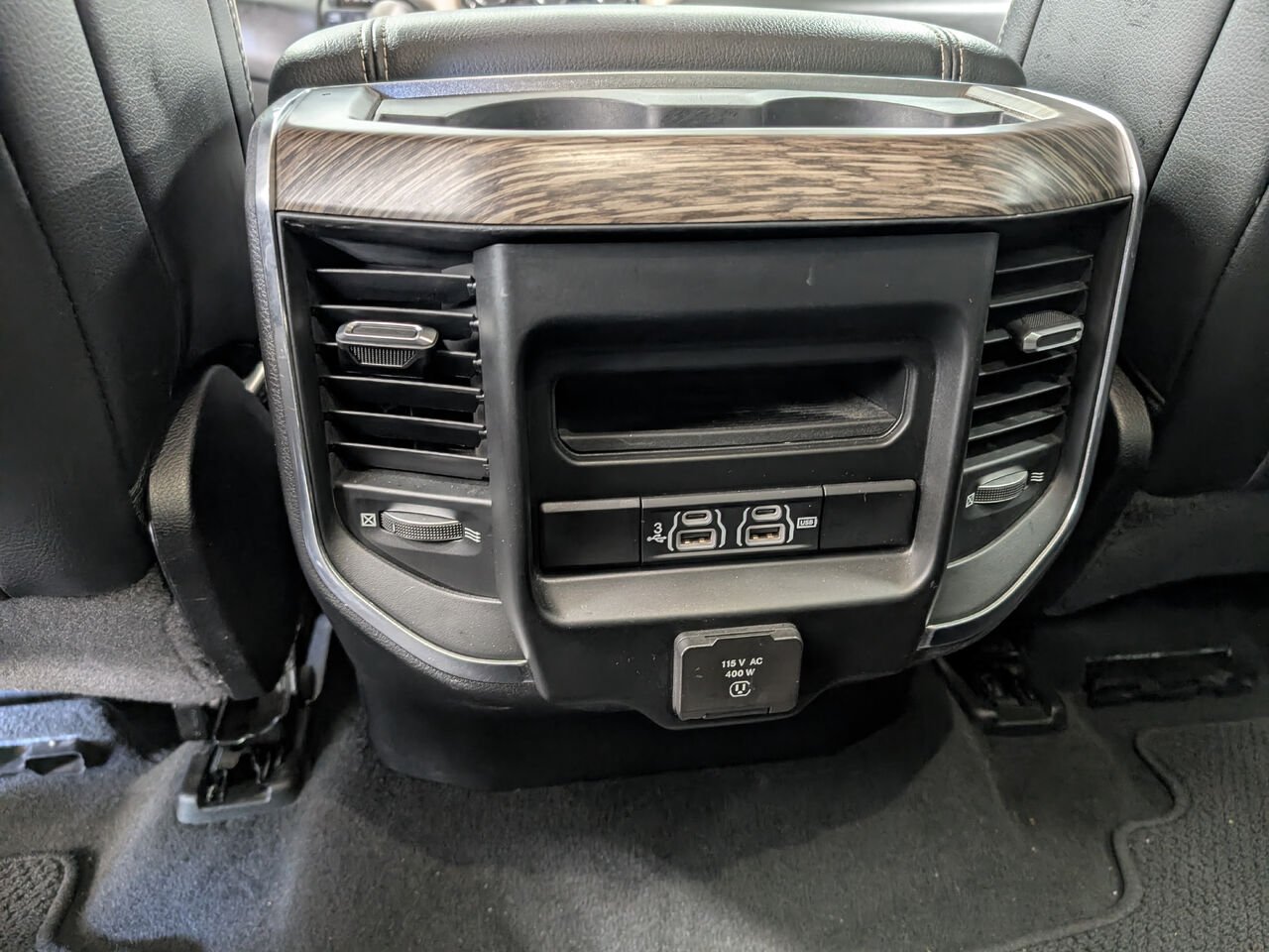 2019 Ram 1500 1C6SRFDT8KN573070 Silver Sherbrooke - photo #7