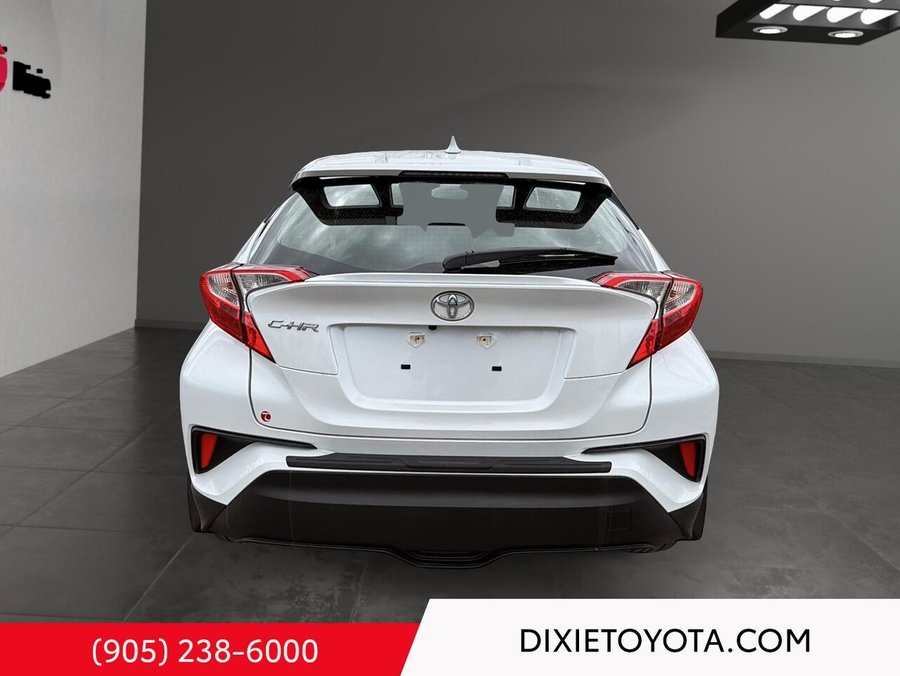 2022 Toyota C-HR 2022 White
