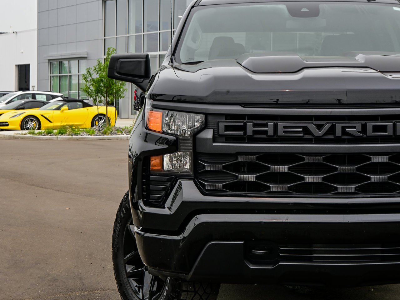 2025 Chevrolet Silverado 1500 4WD Crew Cab 147 Custom Trail Boss Black Sherwood Park - photo #4