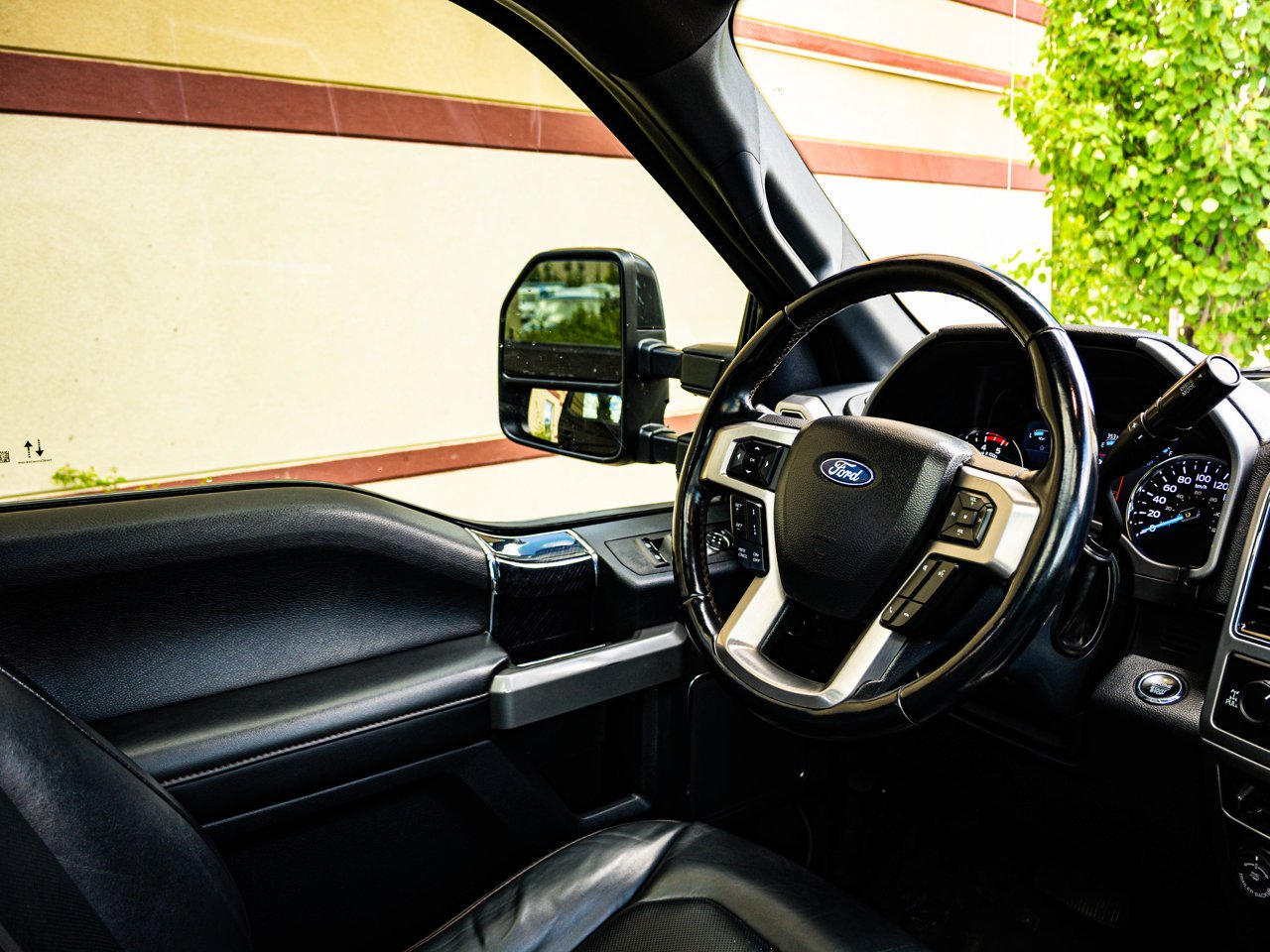 2022 Ford Super Duty F-350 SRW Platinum 4WD Crew Cab 6.75' Box Black Sherwood Park - photo #33