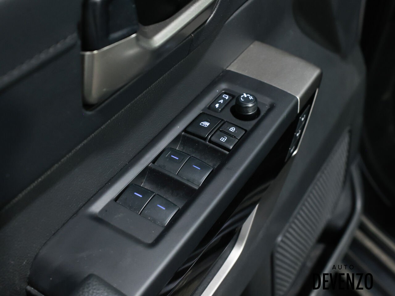2024 Toyota Tundra Grey Saint-Eustache - photo #10